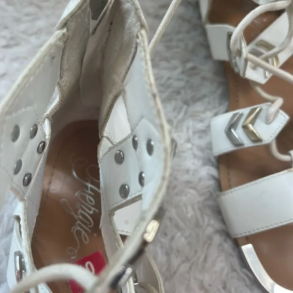 Fergie gladiator synthetic white lace up sandals with silver tone accents SZ 10